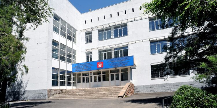 Сенатор потребовал остановить изъятие и застройку земли КазНИВИ в Алматы