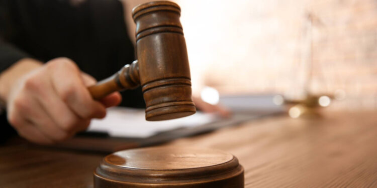 Жестоко избивал отца: суд вынес приговор подсудимому в Туркестанской области