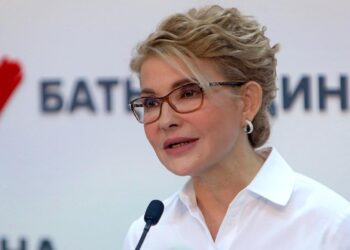 От главы до последнего чиновника: Тимошенко обвинила Зеленского в коррупции