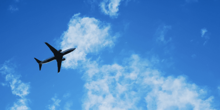 Аэропорт Алматы опроверг слухи о «закрытом небе» и военных действиях