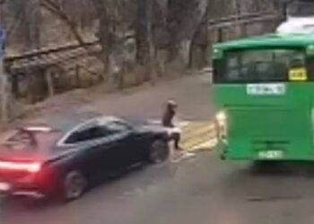 Водитель сбил ребёнка под Алматы: семья жалуется на полицию