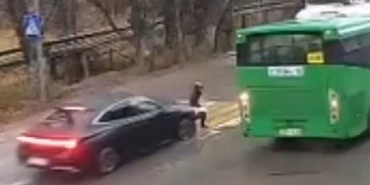 Водитель сбил ребёнка под Алматы: семья жалуется на полицию