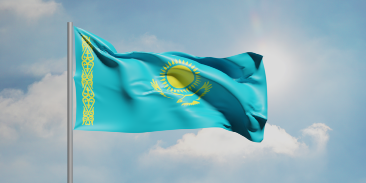 Порядок, уважение, поощрение: Казахстан усиливает правила использования символов государства