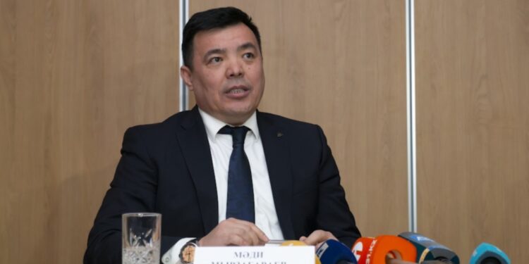 Член Конституционной комиссии предложил обсудить принятие новой Конституции