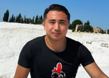 Известного казахстанского блогера Кайсара Камзу объявили в розыск