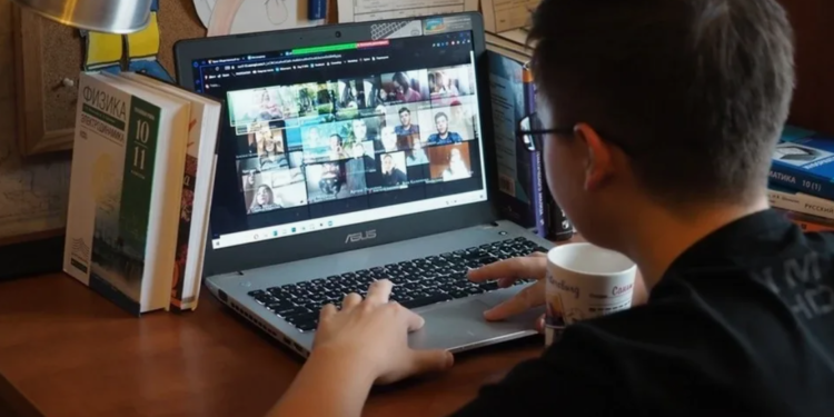 Ученики второй смены переходят на дистанционку в Астане