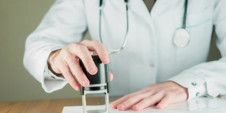 В Казахстане хотят разрешить проверку на алкоголь вне государственных медцентров