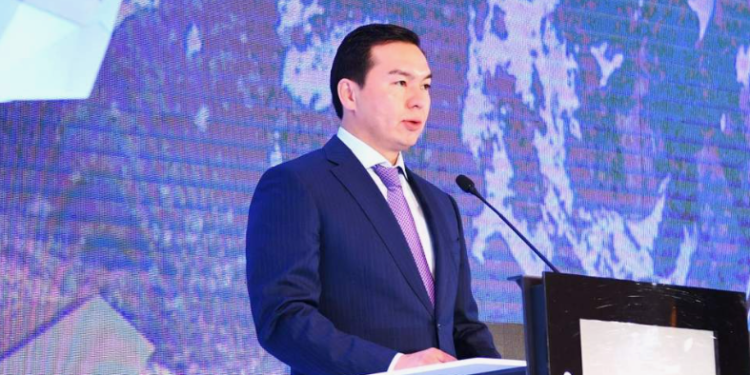 Внук Назарбаева выступил на форуме в Давосе с лекцией о ментальном здоровье