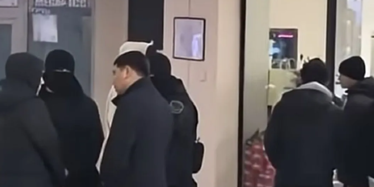 Задержания с участием СОБР прошли в одном из торговых центров Актау