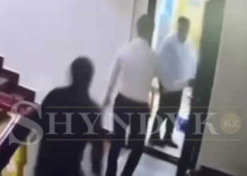 Драка Серика Сапиева и его заместителя попала на видео