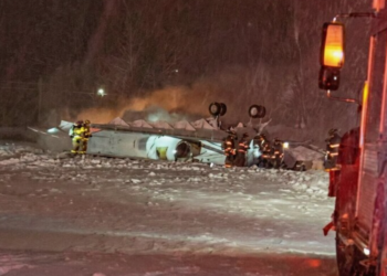 На борту были восемь человек: в США при взлёте разбился частный самолёт