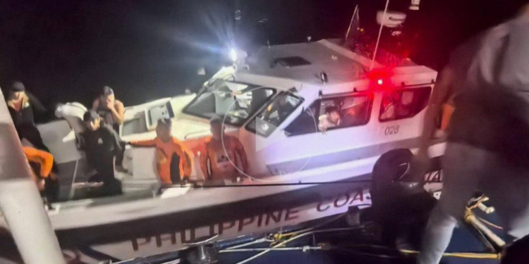 Паром с сотнями людей затонул у берегов Филиппин (ВИДЕО)