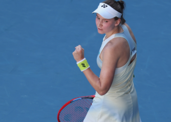Рыбакина обыграла Швентек и вышла в полуфинал Australian Open