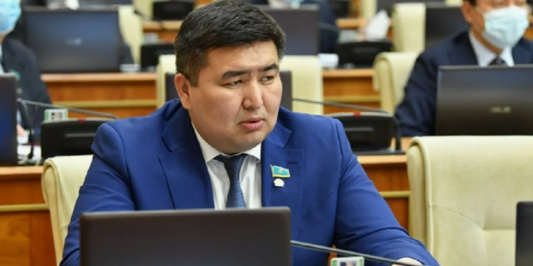 Депутат Бейсенбаев: Народный совет не должен превращаться в ещё один парламент