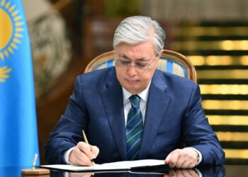 Президент Казахстана скорректировал полномочия АФМ, АЗРК и АРРФР