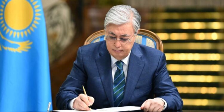 Президент Казахстана скорректировал полномочия АФМ, АЗРК и АРРФР
