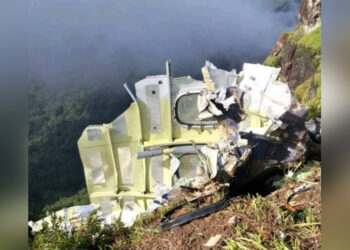 В Индонезии обнаружены обломки потерпевшего крушение самолёта (ВИДЕО)