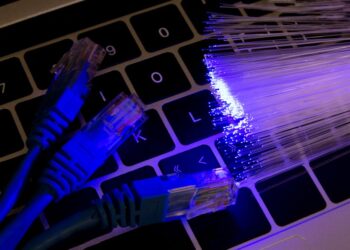 Глава Минцифры пообещал, что скоро у 99% казахстанцев будет супербыстрый интернет