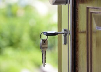 Льготную ипотеку предложили ввести для госслужащих из-за их зарплат