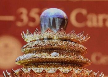 В Шри-Ланке представили крупнейший в мире звёздчатый сапфир