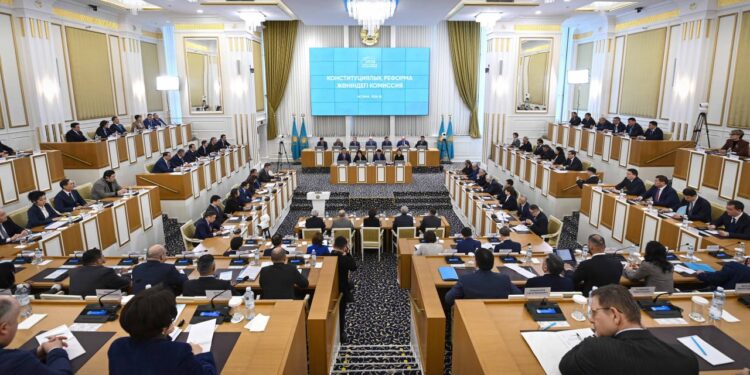 В Конституции хотят прописать запрет на участие коррупционеров в выборах