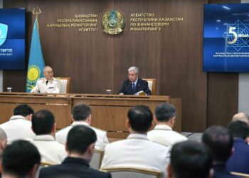 Отток капиталов, алчные люди, искусственный интеллект: на что Токаев обратил внимание сотрудников АФМ