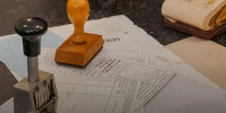 Акиматы душат госуслугами: Астана и Алматы в топе бюрократии