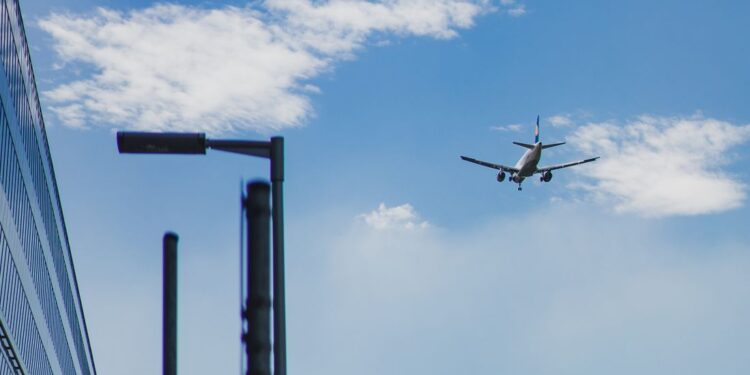 Два иностранных самолёта едва не столкнулись над Казахстаном