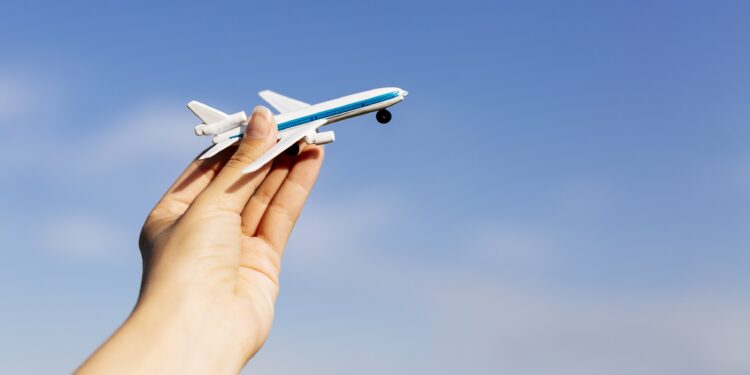 Минтранс начал проверку после скандала с билетами в Air Astana