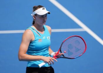 Елена Рыбакина уверенно вышла в четвертьфинал турнира в Брисбене (ВИДЕО)