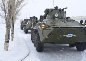 Минобороны предупредило казахстанцев о передвижении военной техники (ВИДЕО)
