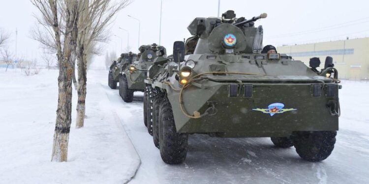 Минобороны предупредило казахстанцев о передвижении военной техники (ВИДЕО)