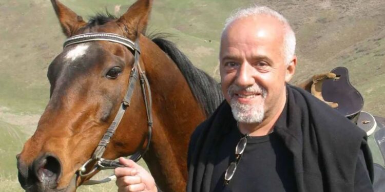 Пауло Коэльо взорвал соцсети фотографией из Казахстана