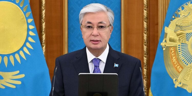 Токаев поручил правительству заранее готовиться к паводкам и засухе