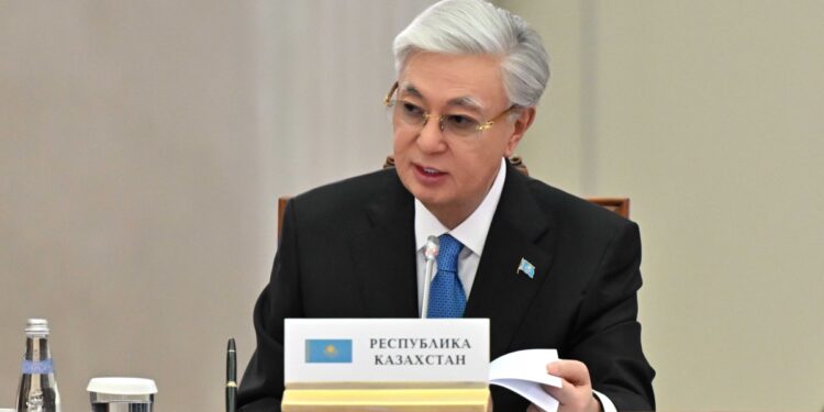 Токаев поручил правительству срочно снизить инфляцию и ускорить цифровизацию экономики