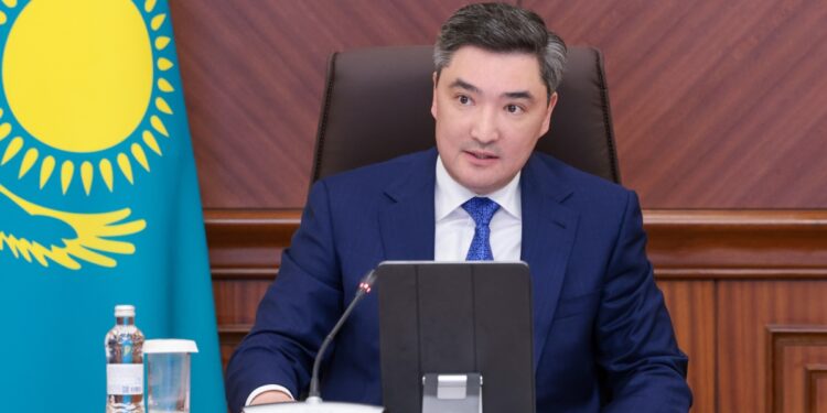 Бектенов доложил о мерах по росту доходов населения