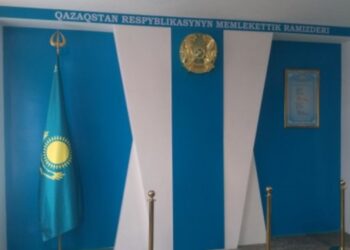 В Павлодаре объяснили видео со сжиганием флага в школе