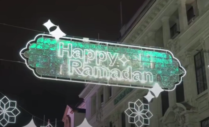 Лондон украшен огнями в честь священного месяца Рамадан