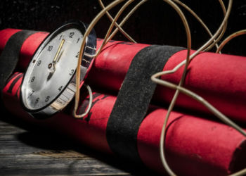 Троих школьников задержали в Алматы за ложное сообщение о взрывчатке