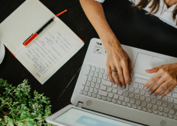 Блогеров заставят указывать диплом при выпуске онлайн-курсов в Казахстане