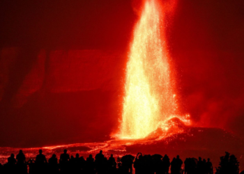 Фонтаны лавы до 400 метров: вулкан Килауэа начал 42-ю фазу извержения (ВИДЕО)