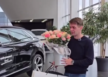 Арсен Томский подарил Audi Q8 отцу Михаила Шайдорова (ВИДЕО)