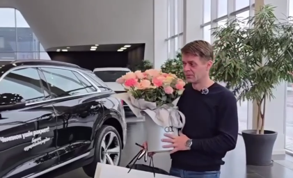 Арсен Томский подарил Audi Q8 отцу Михаила Шайдорова (ВИДЕО)