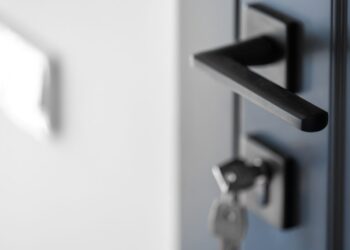 Программа, которая должна была спасти людей, обернулась новой ловушкой