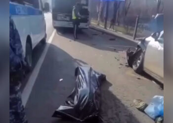 Сердечный приступ у водителя привёл к массовому ДТП в Алматы (ВИДЕО)