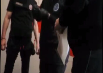 Астанчанин спрятал наркотики в носке: его задержала полиция (ВИДЕО)