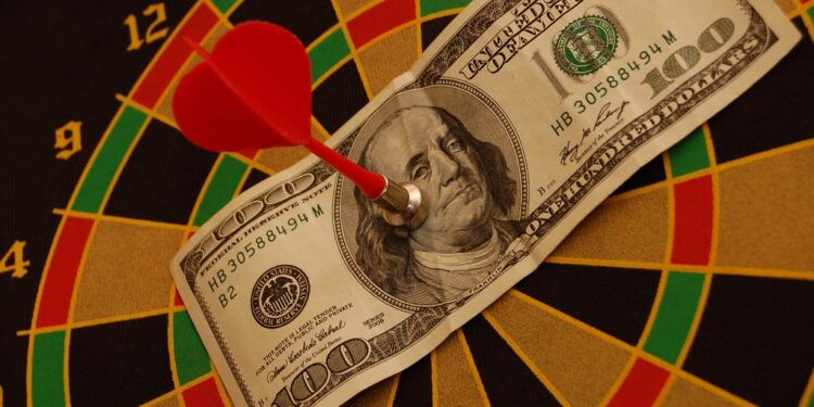 Доллар упал ниже 500 тенге