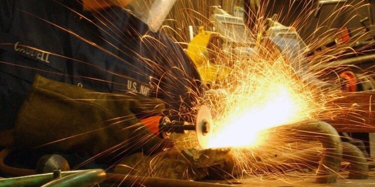 Запрет ГПХ: Мажилис усиливает защиту трудовых прав