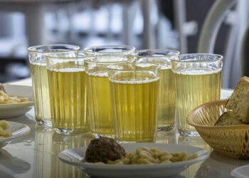 Детей кормили повара-алкоголики в Бурабае