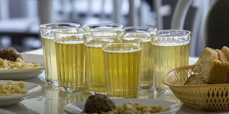 Детей кормили повара-алкоголики в Бурабае